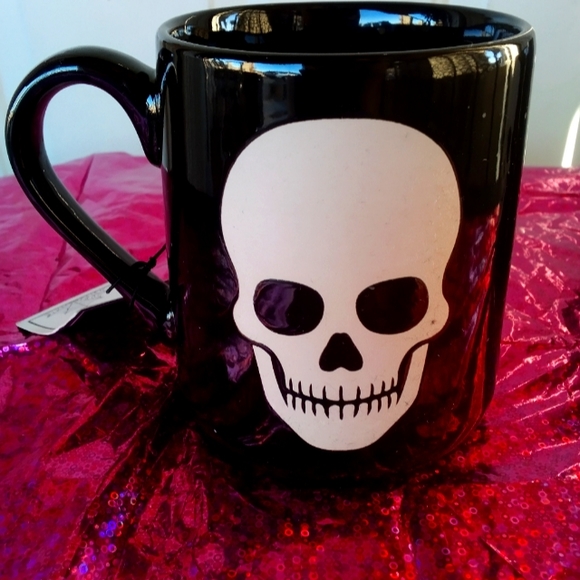 COBWEBS & CAULDRONS NEW 2 SKULL MUGS Christmas gift 🎁 goth coffee tea kitchen - Picture 10 of 15
